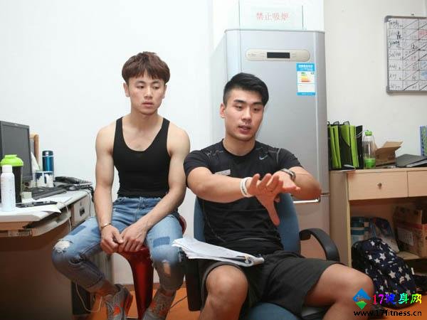 ��ͽ�������ſڳֵ��ٳֱ���Ů ����������ȭ��