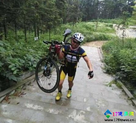 �Ծ���ǰ�������С���ë����˶�