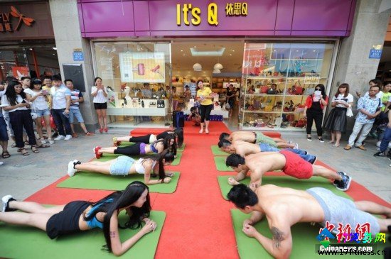 ��Ů�뼡���б�ƴƽ��֧��