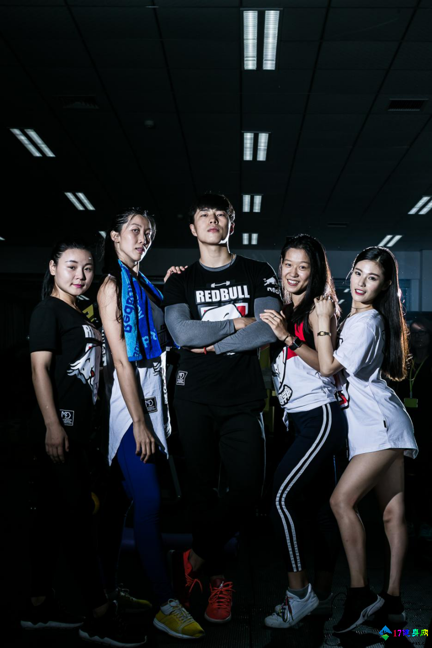 ��ţ���ֽ���Ȧ  ʵ������������Ѫ����֮��