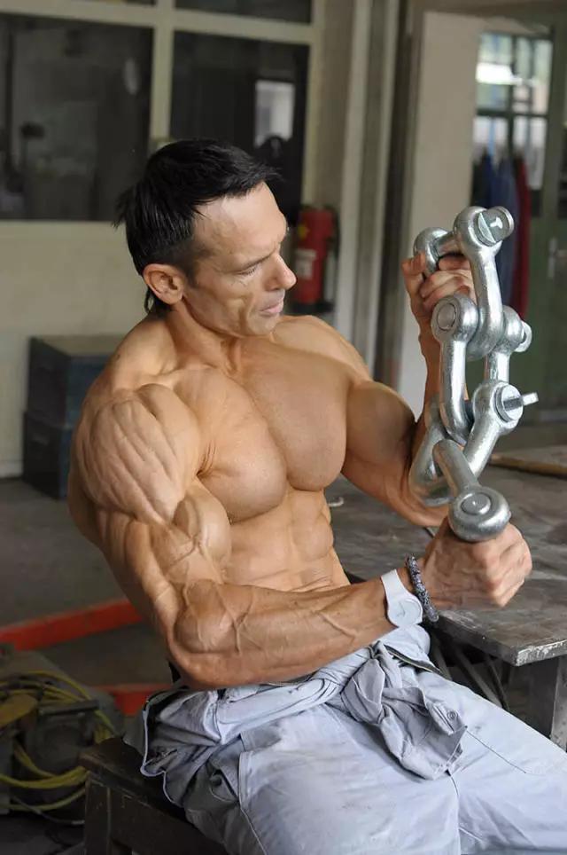 ����שСΰ�������������磬��ʵ����Ҳ��һλ��ש�������