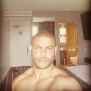 约炮10年睡了2500个妹子,肌肉男堪称健身圈奇葩!