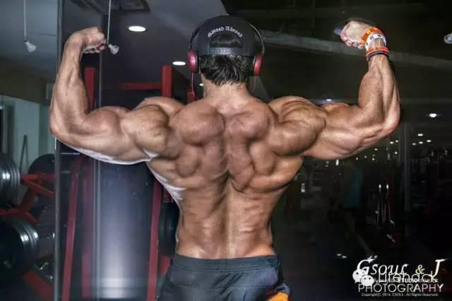 ������ǿ׳������ģ������������ѹŷ���ˣ�